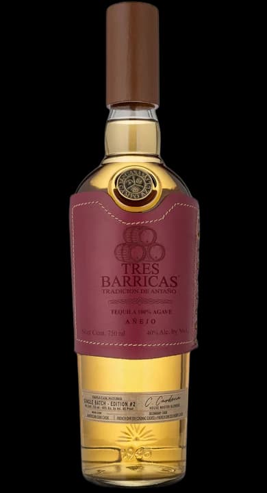 Tres Barricas Añejo