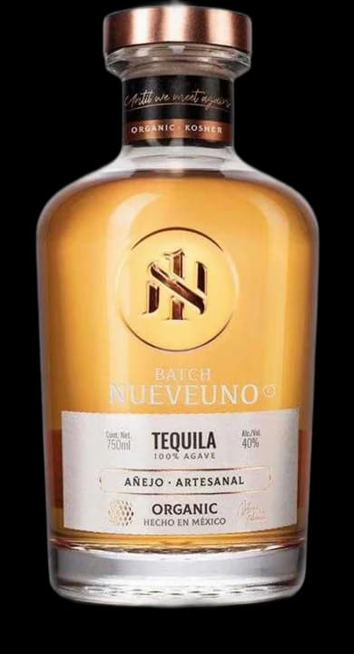 Nueveuno Tequila Añejo